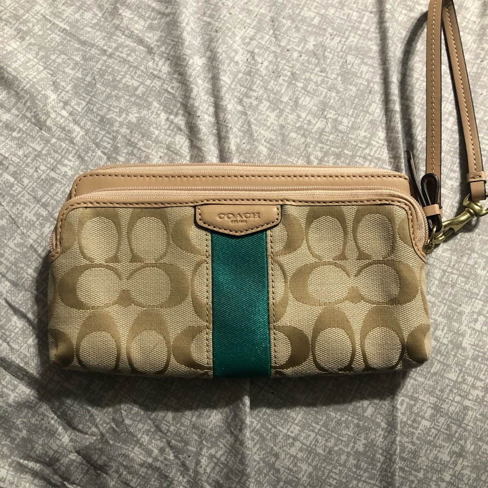 Women’s coach wristlet
